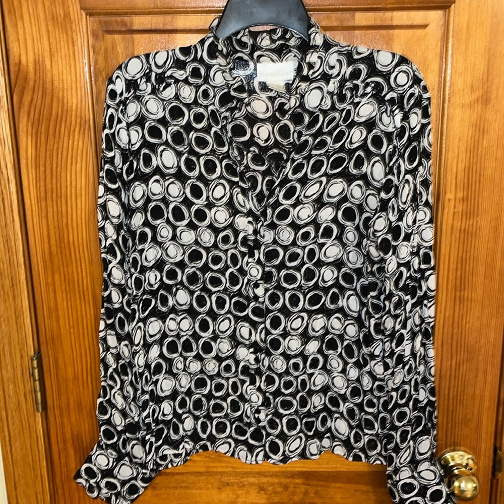 Great used condition Women’s Worthington Blouse.